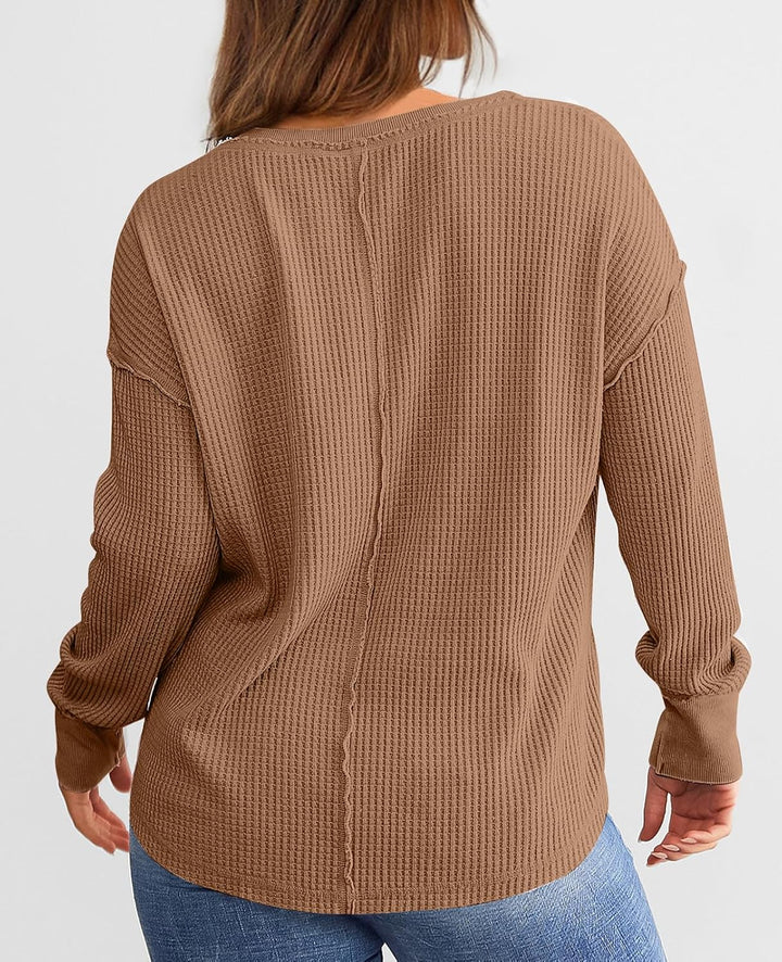 Cyrine – Textured Charm Pullover