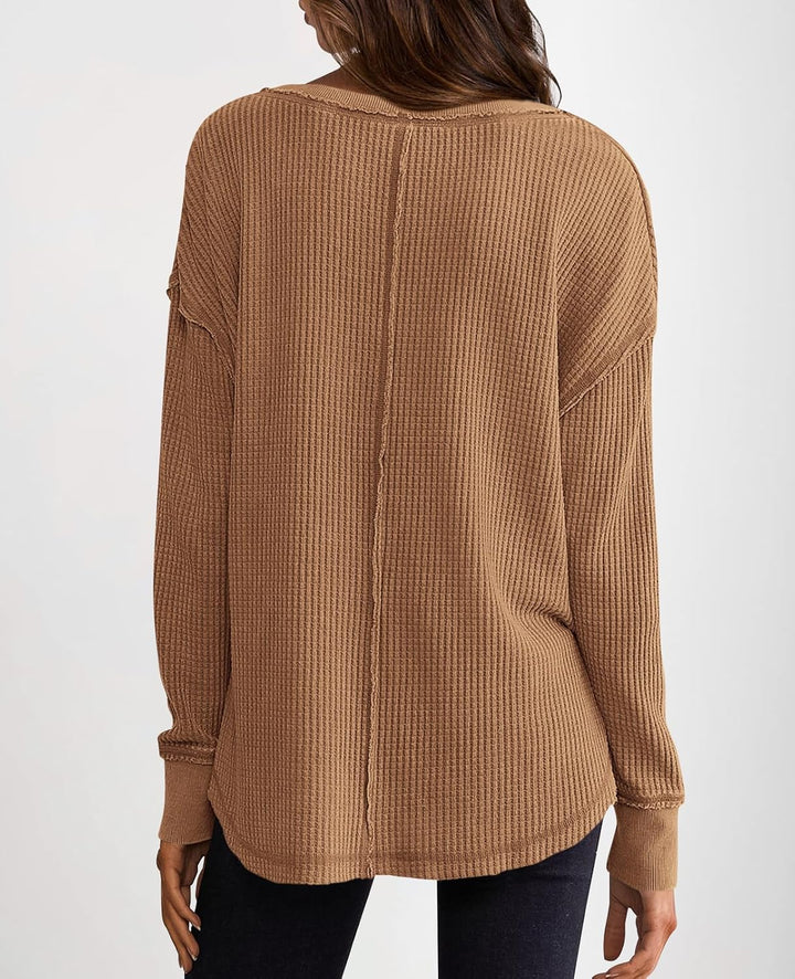 Cyrine – Textured Charm Pullover