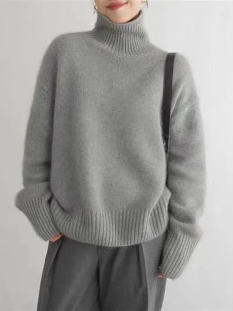 Isabella – Classic Turtleneck