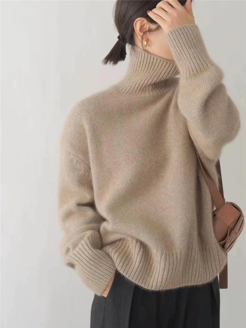 Isabella – Classic Turtleneck