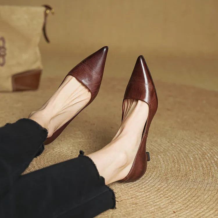 Amelia – Timeless Heel Pumps