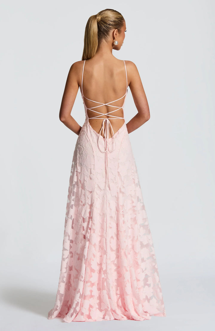 Clara Léon – Flowing Maxi Dress