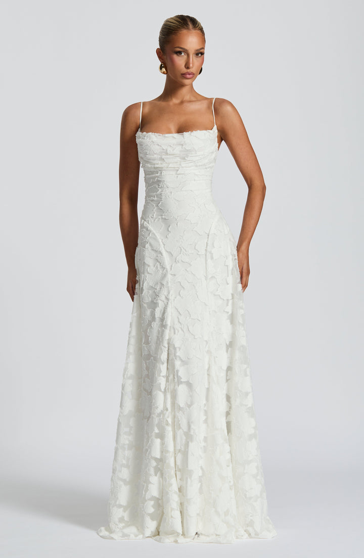 Clara Léon – Flowing Maxi Dress