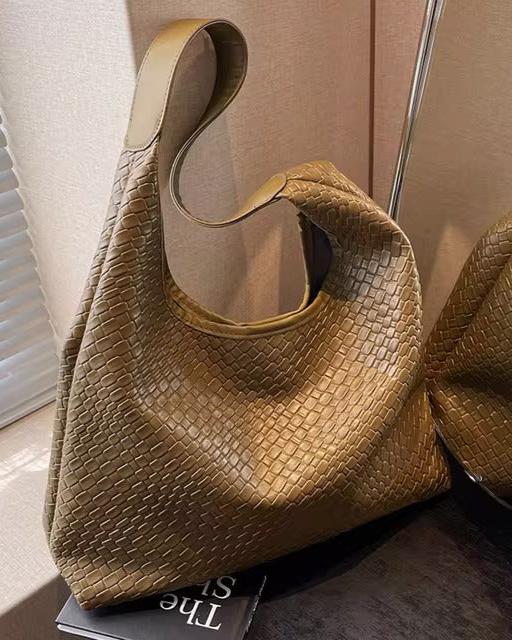 Evelyn – Textured Tote